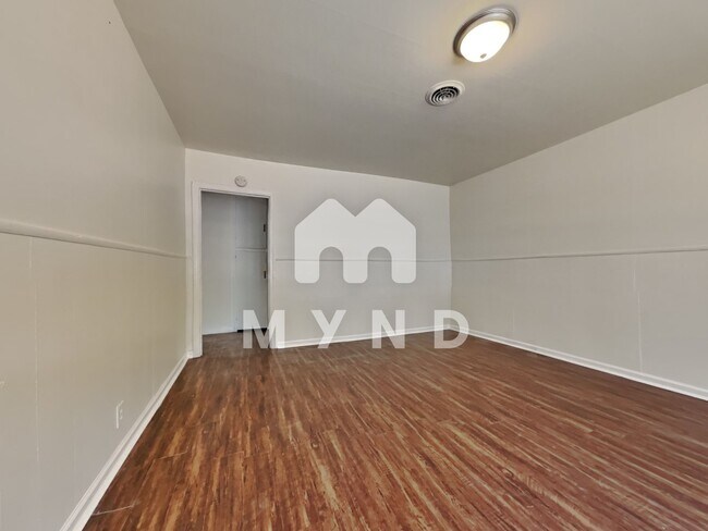 Building Photo - 1921 39th St