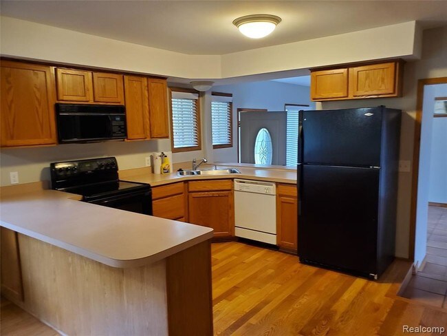 Foto del edificio - 630 Rush Lake Rd