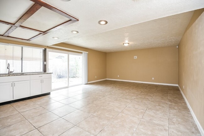 Foto del edificio - 14606 Leacrest Dr
