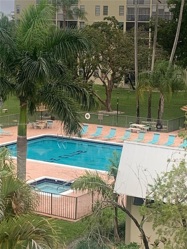 2209 S Cypress Bend Dr Unit 401, Pompano Beach, FL 33069 Condo for