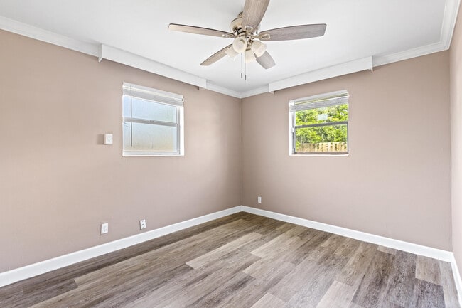 Building Photo - 3717 Pinewood Ave