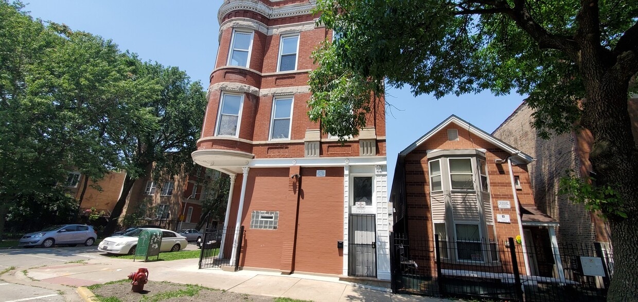 Primary Photo - 2658 W Evergreen Ave