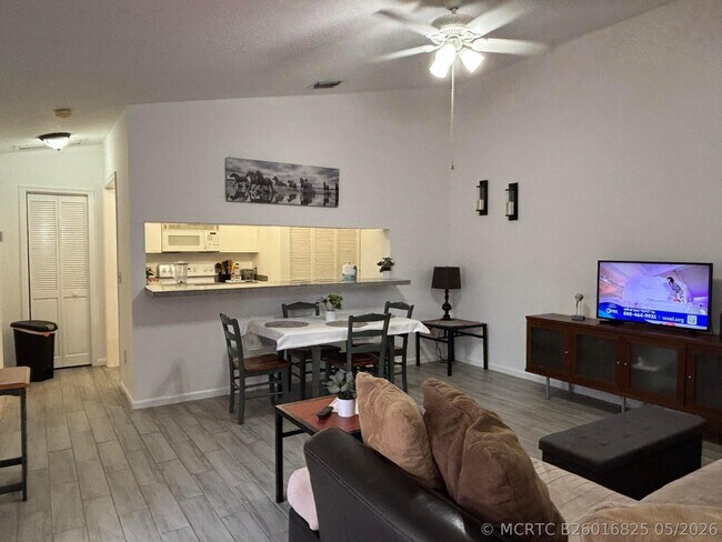 Foto del edificio - 1289 Periwinkle Pl