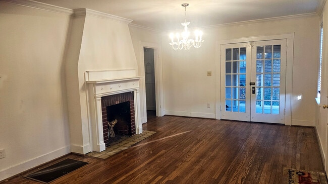 Building Photo - 2610 Woodlawn Dr