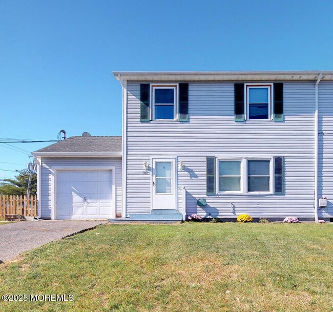 Building Photo - 512 Roosevelt Ave