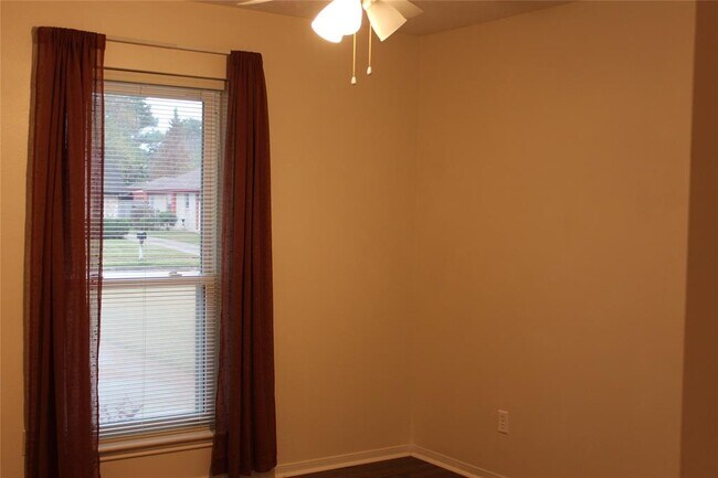 Foto del edificio - 7511 Pin Oak Dr