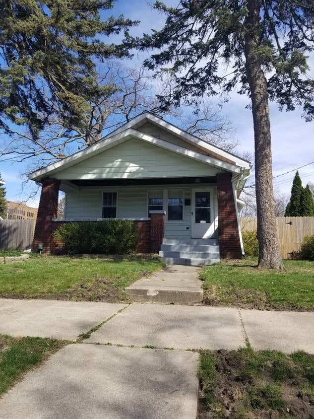 Primary Photo - 716 Harlan Ave NE