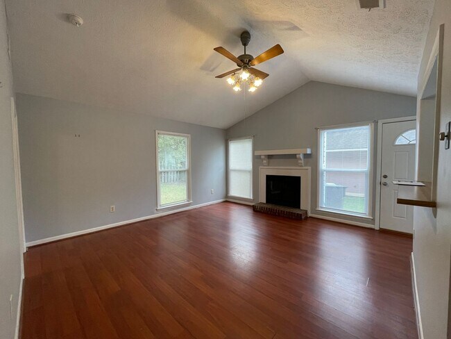 Foto del edificio - 7060 Candlewood Dr