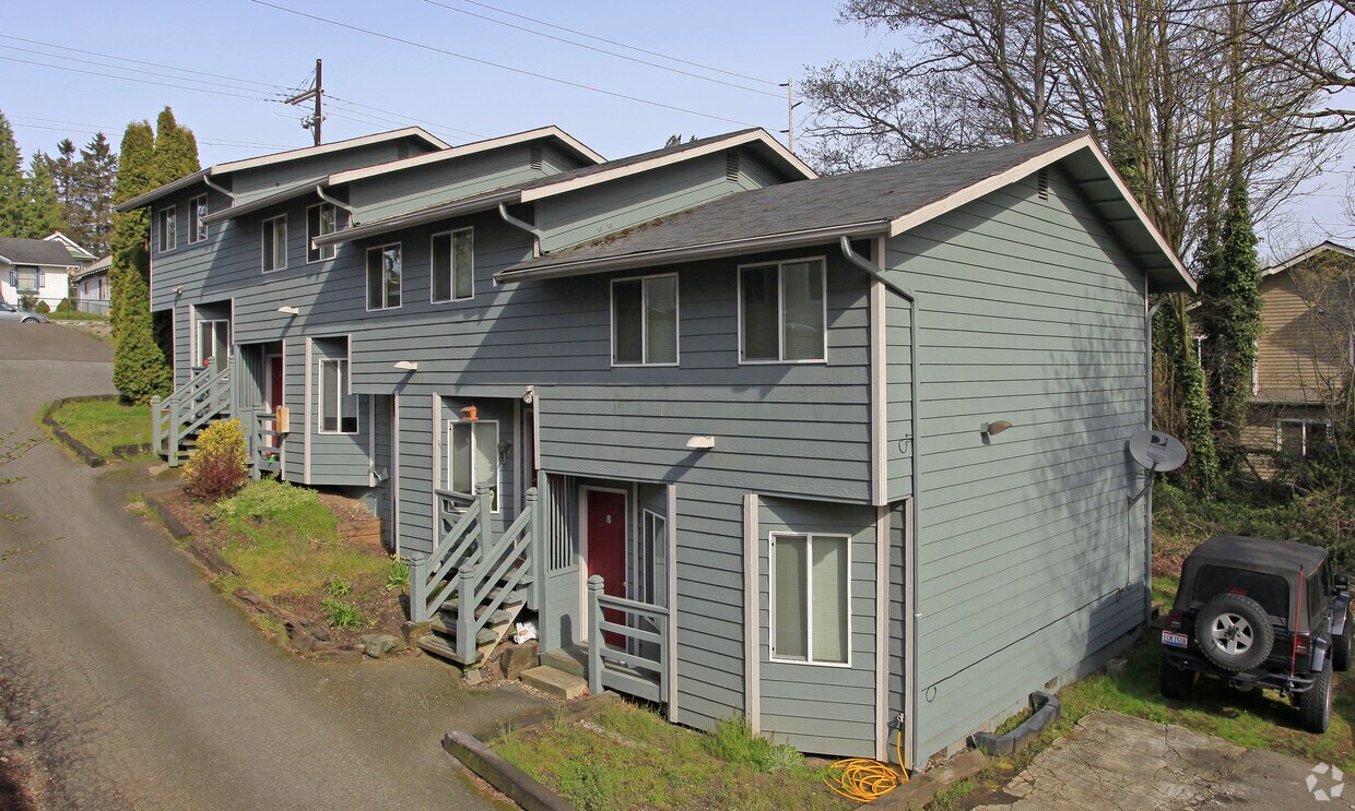 Primary Photo - 923 E Marine View Dr