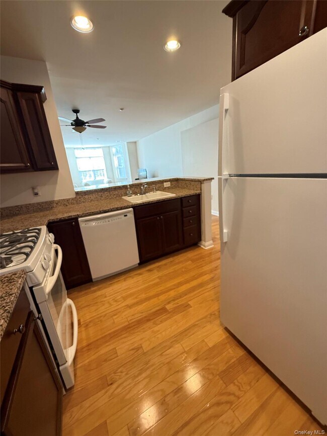 Foto del edificio - 3203 Leeward Dr