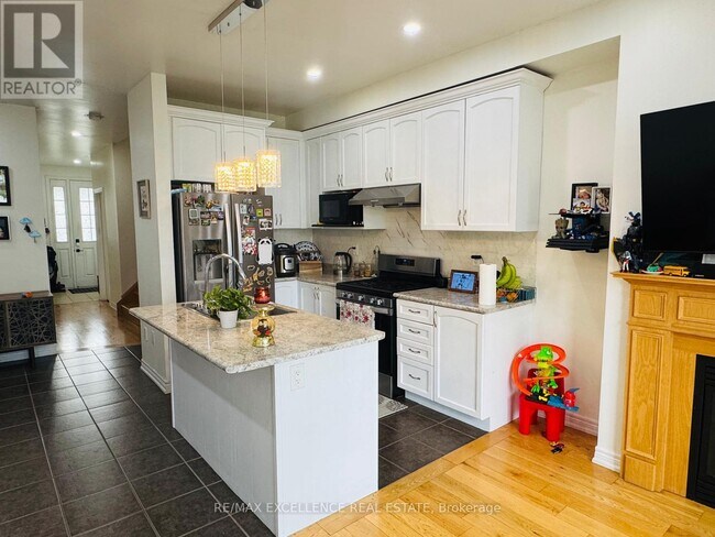 Building Photo - 37 Dufay Rd