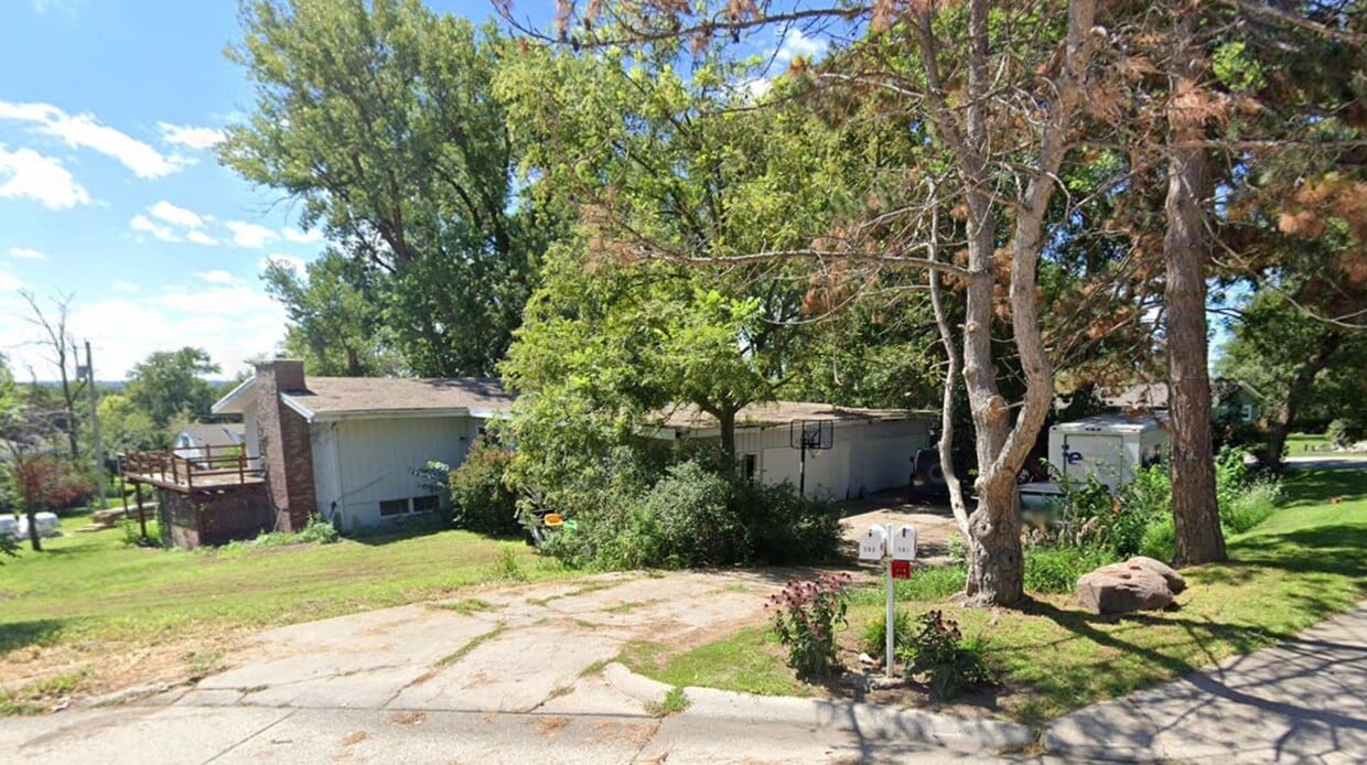 Building Photo - PET FRIENDLY 3 Bedroom 3 Bath
