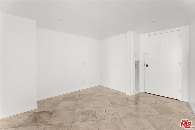 Building Photo - 4314 Marina City Dr