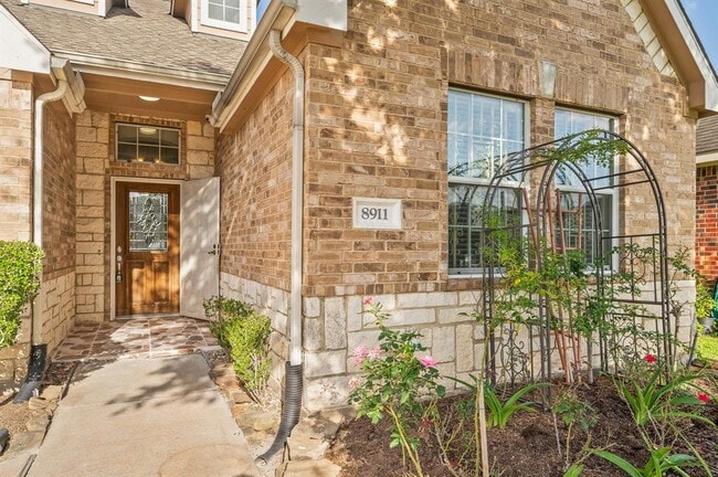 Building Photo - 8911 Cedar Mound Ln