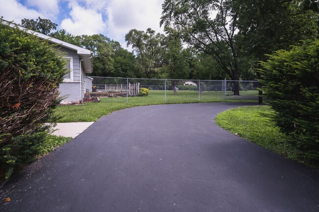 Building Photo - 4320 Bayview Dr