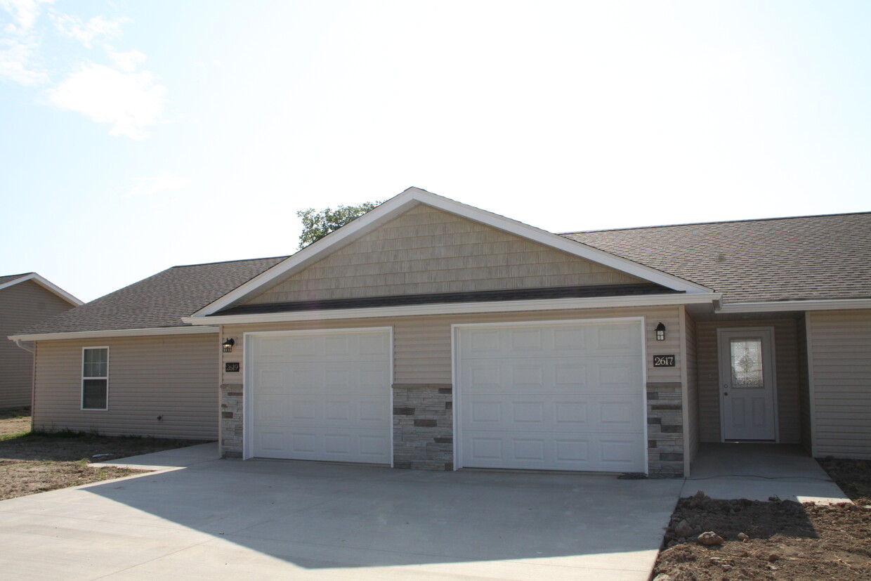 Primary Photo - 2614 Colonial Dr