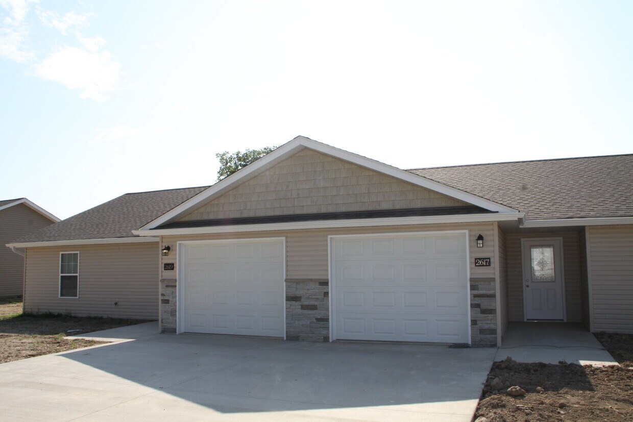 2614 Colonial Dr Unit 2614 Colonial Dr, Mount Vernon, IL 62864 Apartments in Mount Vernon, IL