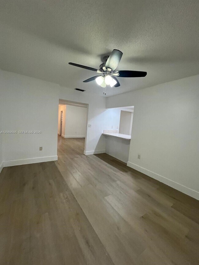 Foto del edificio - 1400 W 39th Pl