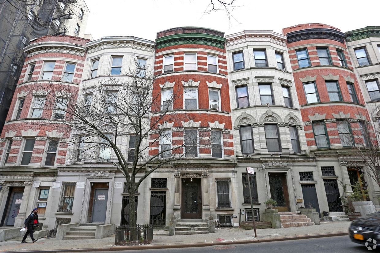 Building Photo - 456 W 141st St
