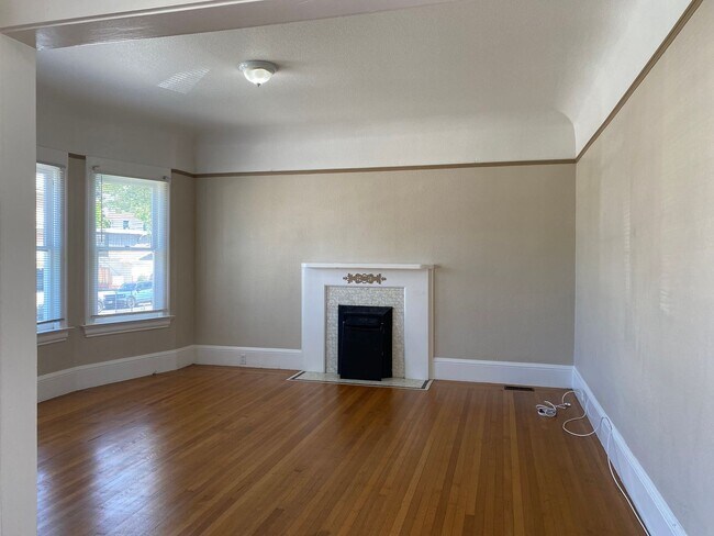 Building Photo - 2200 San Antonio Ave