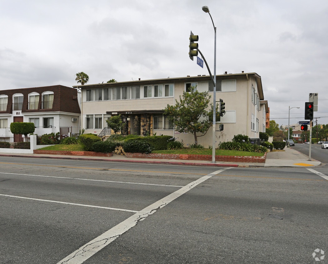 Building Photo - 803 S. Crenshaw
