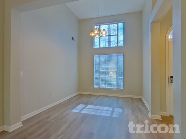 Foto del edificio - 6030 Savannah Dr