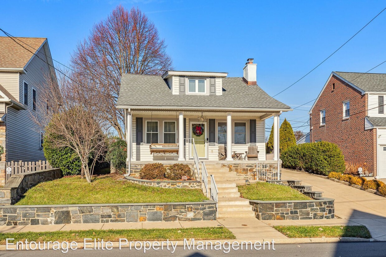 Primary Photo - 3 br, 2 bath House - 324 Campbell Avenue