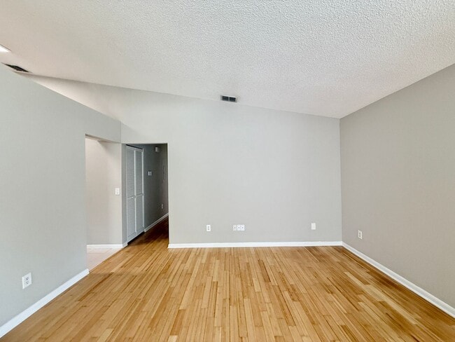 Building Photo - Cute 3/2 Townhome in Winter Park - close t...