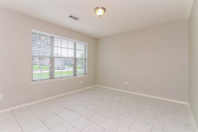 Building Photo - 7209 Lindentree Ln
