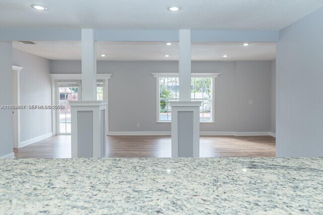 Foto del edificio - 5520 Hayes St