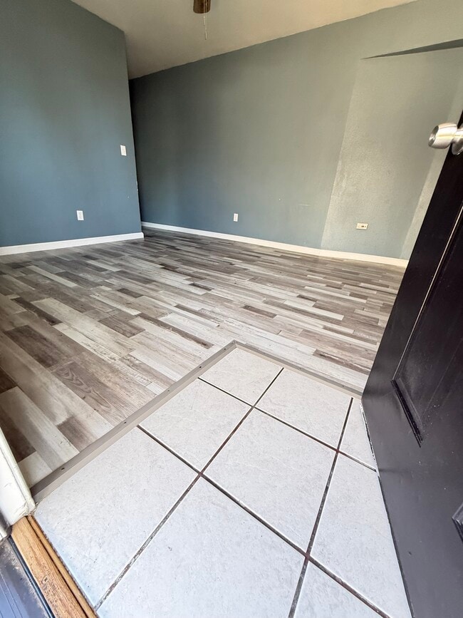 Building Photo - 1015 4th St