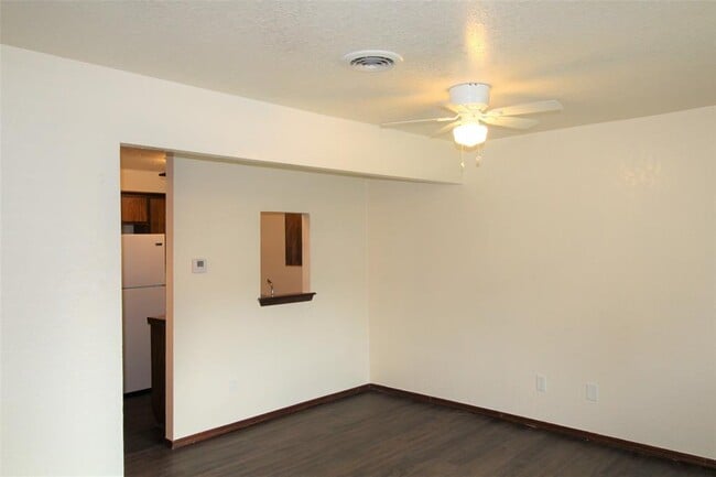 Building Photo - 1901 E Lindsey St