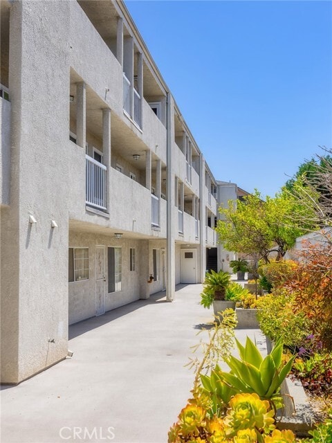 Building Photo - 1706 Grismer Ave