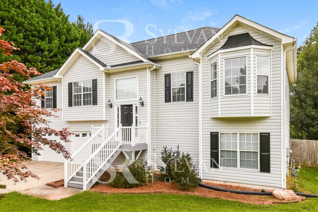 Building Photo - Don't miss out on this fabulous home!