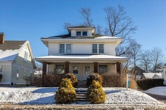 Building Photo - 825 S 9th St