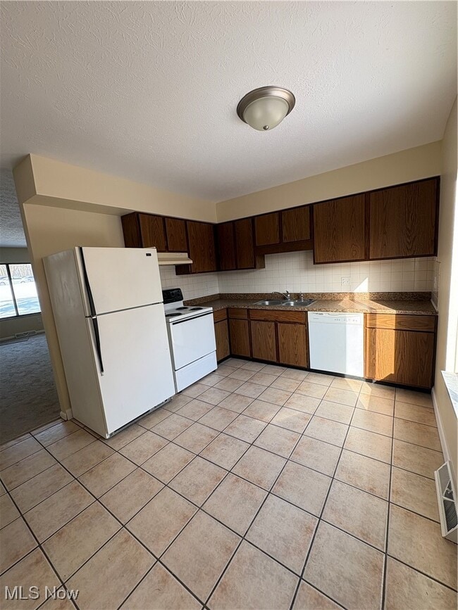 Building Photo - 2398 Echo Valley Dr