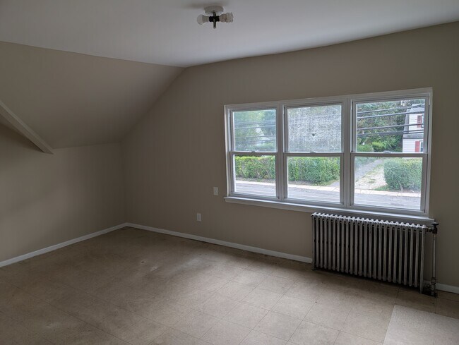 Building Photo - 136 Duffy Ave