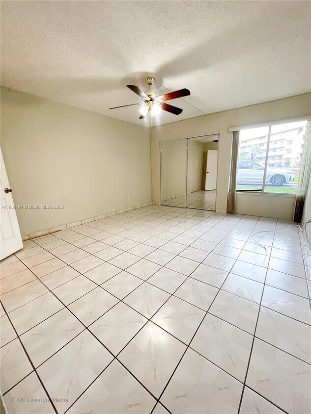 Foto del edificio - 9210 Fontainebleau Blvd