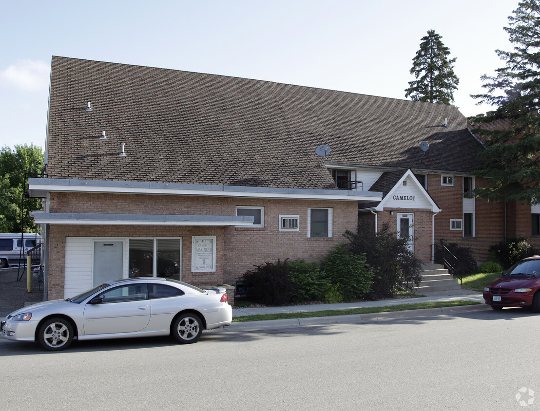 Building Photo - Camelot Apartments