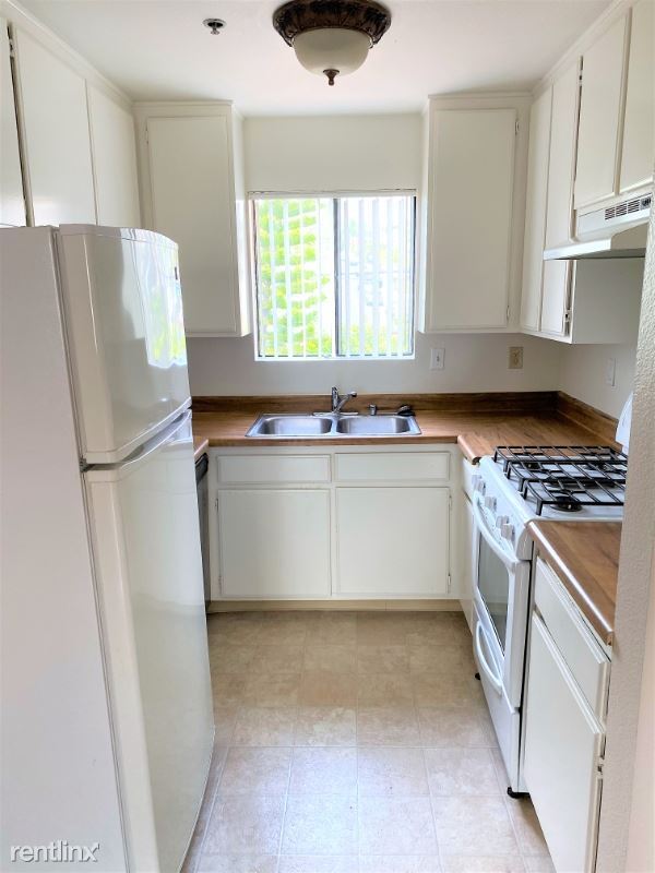 Building Photo - 248 W Avenida Palizada