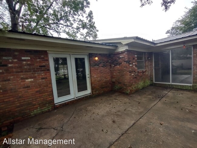 Building Photo - 4 br, 2 bath House - 2351 Upper Drive