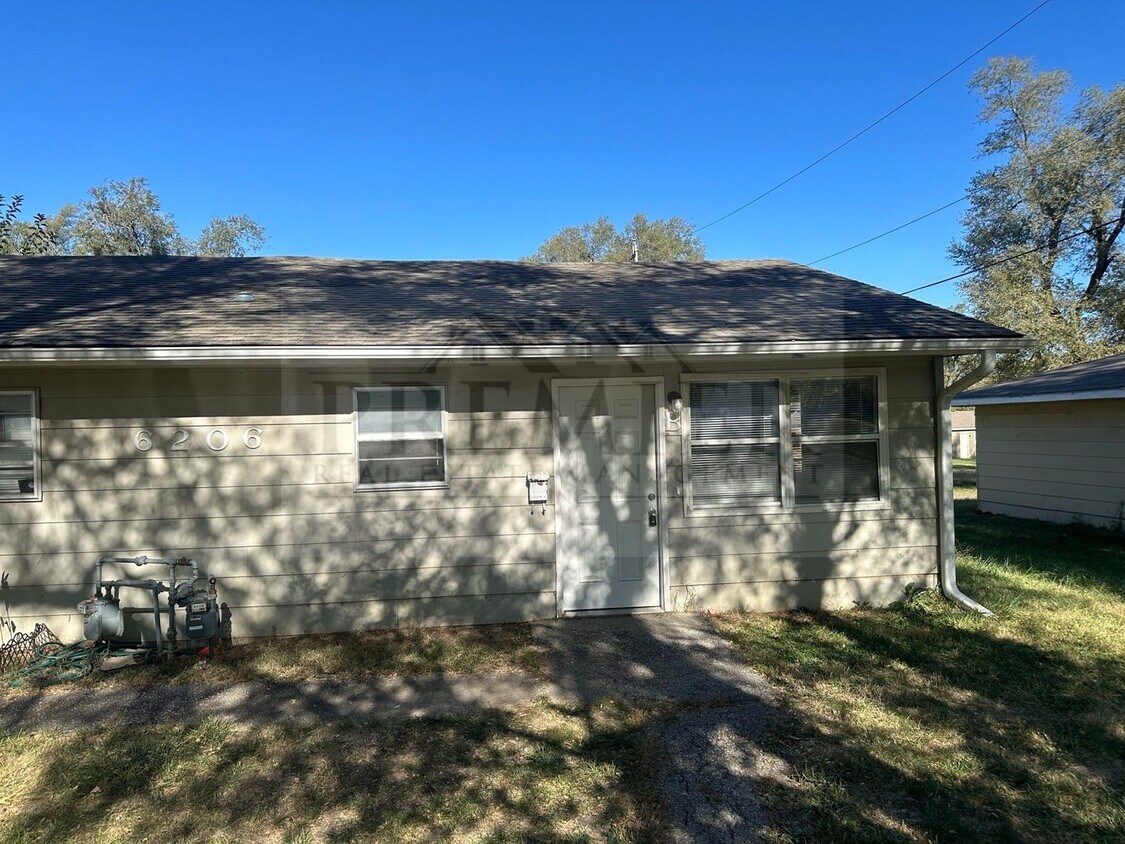 Primary Photo - 6206 E 153 St