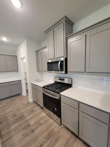 Building Photo - 720 Fossil Grv Dr