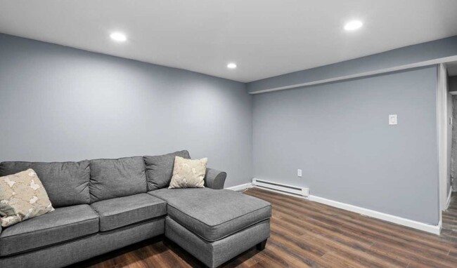Building Photo - 4618 Fernhill Rd