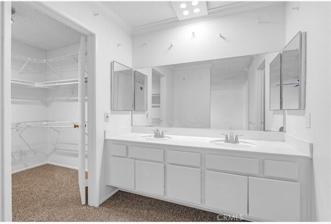 Building Photo - 5533 Mission Wy