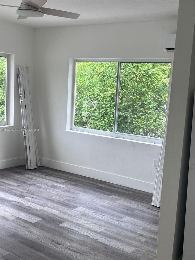 Foto del edificio - 250 NE 76th St