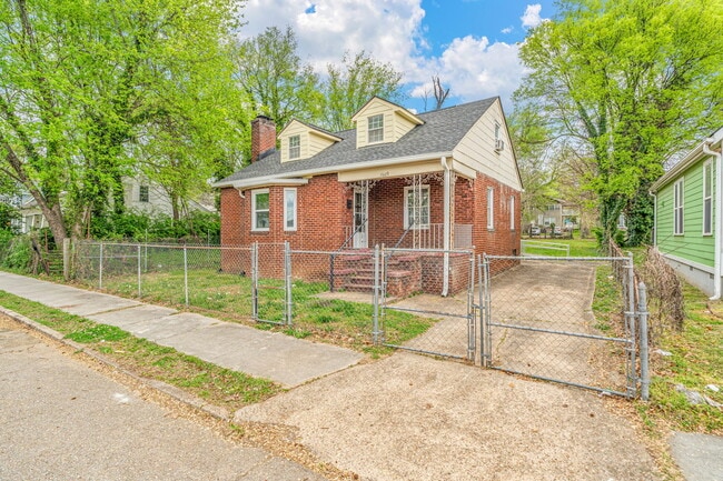 Photo - 1609 Dunbar St House