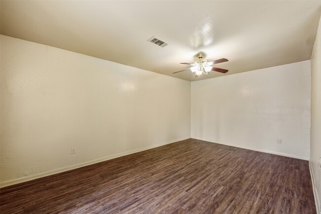 Building Photo - 5503 S Acres Dr