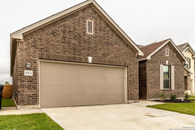 Building Photo - 683 Pebble Bend