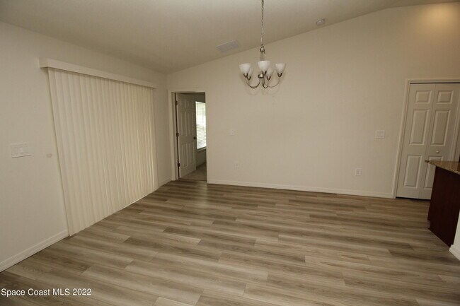 Building Photo - 604 Corbin Cir SW